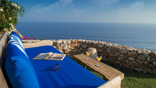 Sol y Mar - A fantastic view of the Indian Ocean from the cliffside lounge